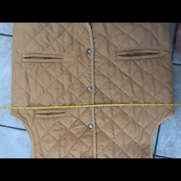 Quilted vest- chest is 23”, back 26”, neck to hem - Picture 6 of 7
